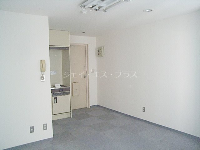 プラザ西新宿 玄関