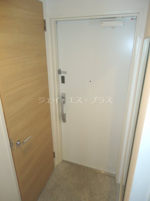 ライオンズ四谷タワーゲート 玄関